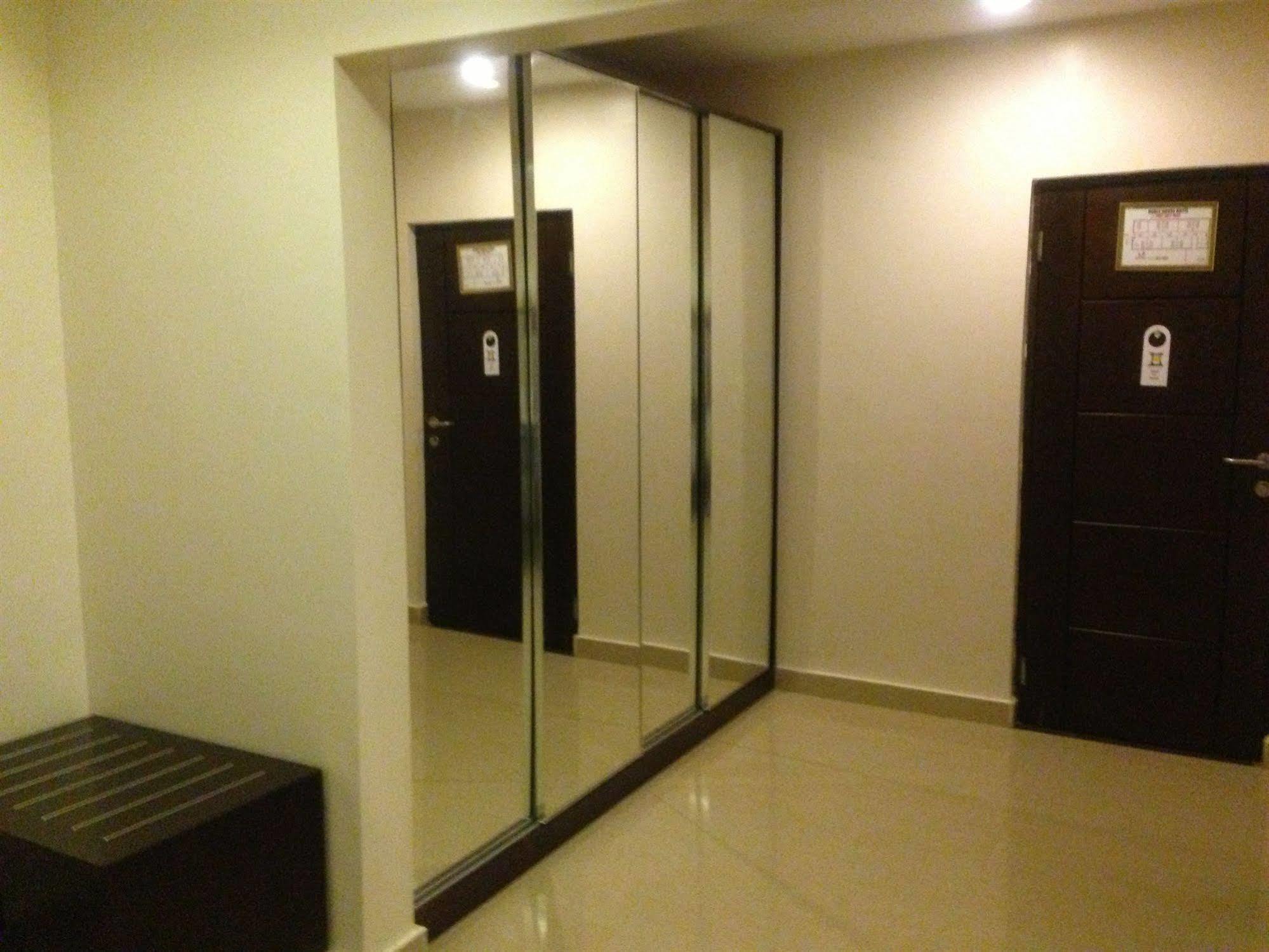 Noble House Hotel Кумаси Екстериор снимка